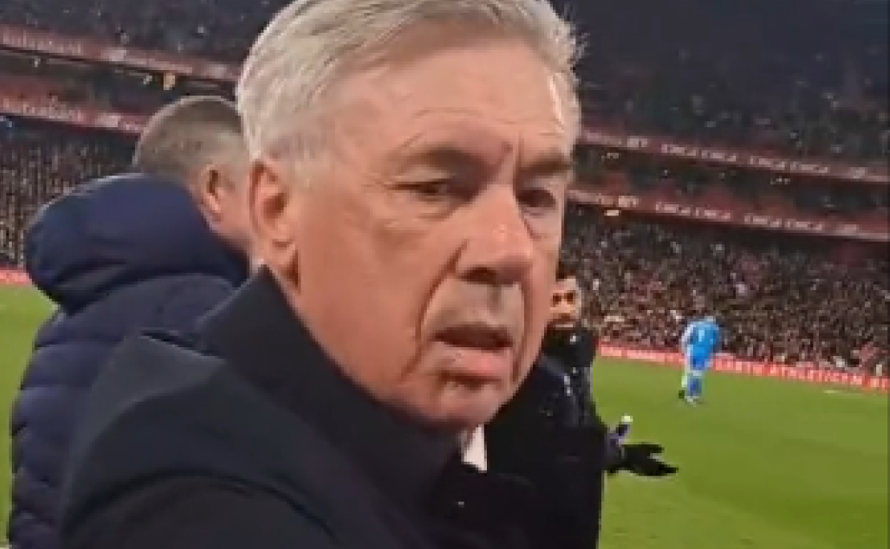 Ancelotti regala chicles a un aficionado de San Mamés