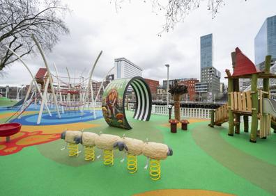 Imagen secundaria 1 - Basajaun y Mari decoran un nuevo parque infantil en Bilbao