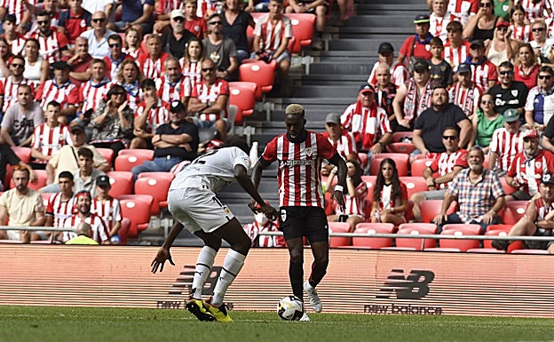 Iñaki Williams ante el Valencia en el partido de ida en San Mamés. 