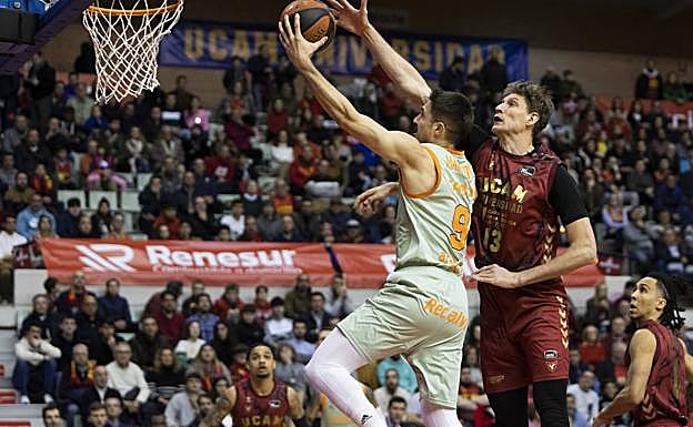 Con oficio y economía de medios