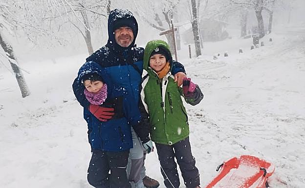 Iñaki Abad, junto a Lander y Gari