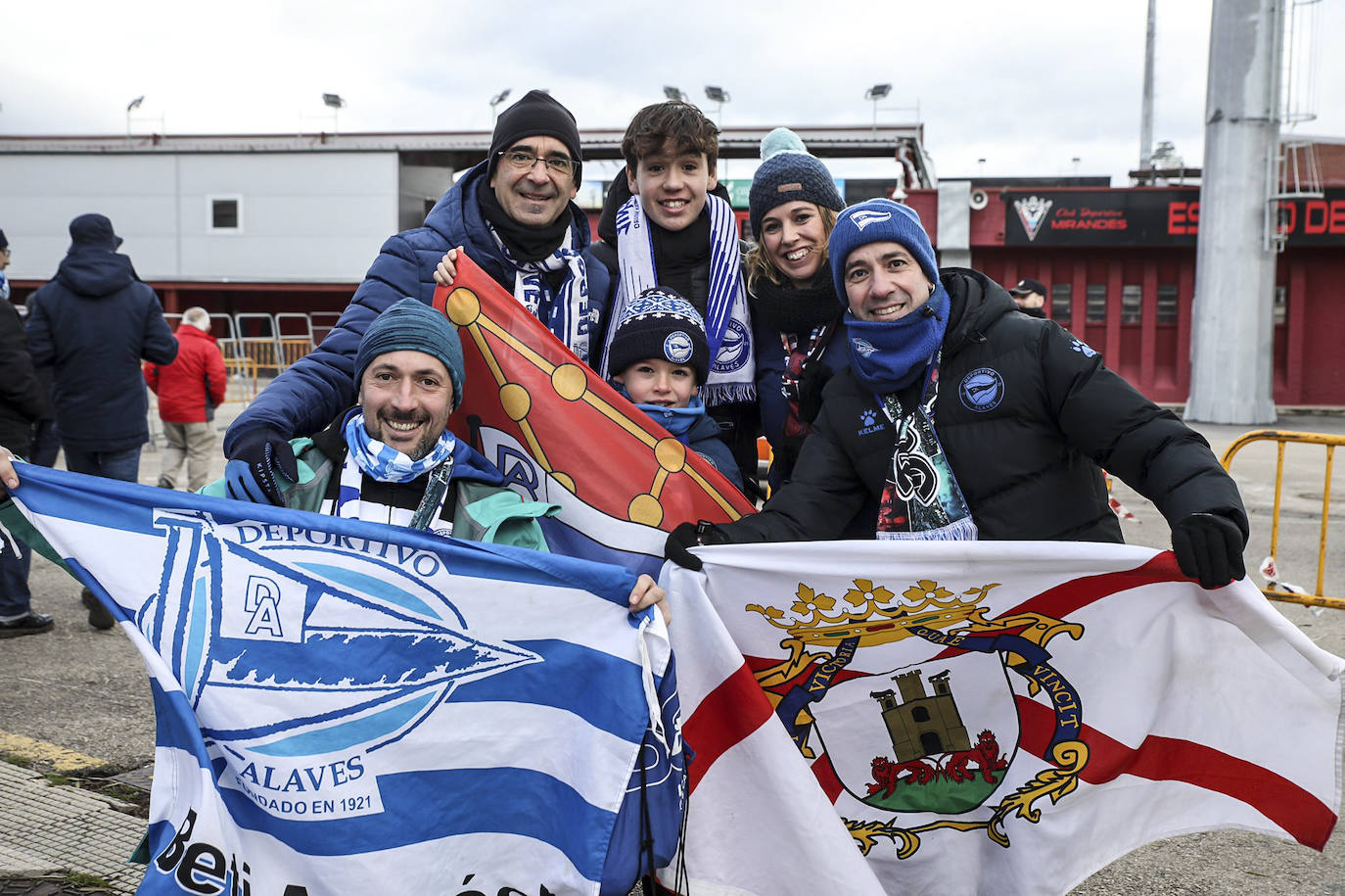 Fotos: Ambiente festivo en la previa del Mirandés-Deportivo Alavés