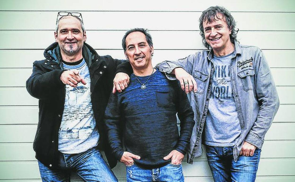 Rubén Azkura, Nacho Martín y Roberto Potis, integrantes del grupo vitoriano Acoustic for All.