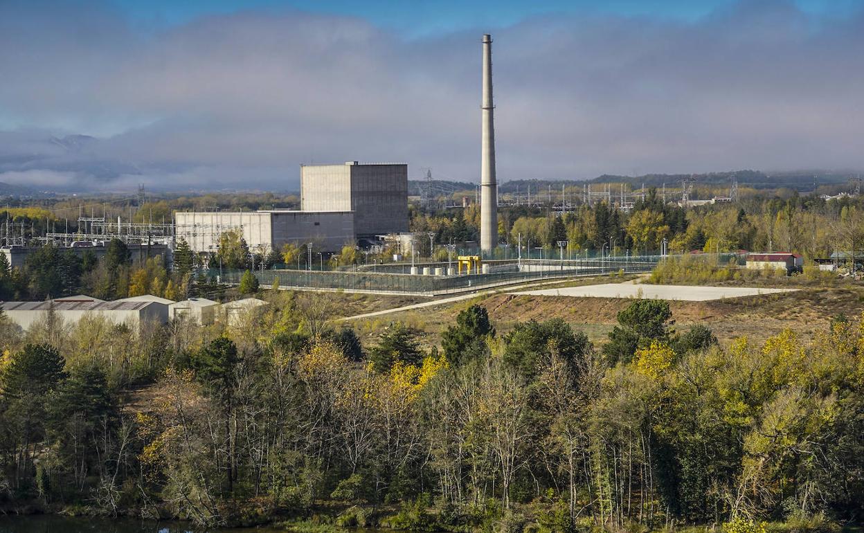 La central nuclear de Santa María de Garoña se encuentra, en el Valle de Tobalina (Burgos). 