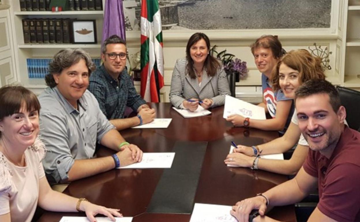 Imagen de archivo de la alcaldesa, Aintzane Urkijo, tras conformar su equipo de gobierno después de las elecciones municipales de 2019.