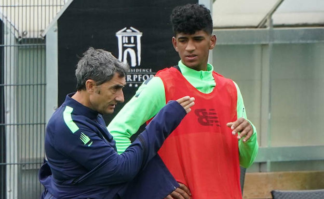 Valverde con Adu Ares, durante un entrenamiento.
