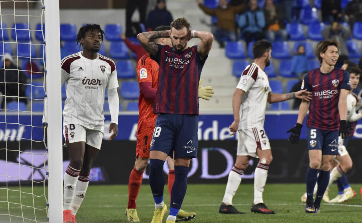 José Ángel Carrillo, delantero, es jugador de un Huesca llamado a pelear por el 'play off', pero que actualmente solo tiene un punto más que el conjunto jabato. 