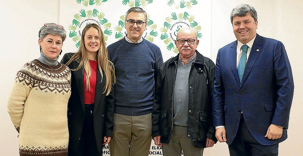 Garbiñe Astoreka, Olatz Leniz, Óscar Seco, Alfredo Gómez y Juan Ibarretxe. 