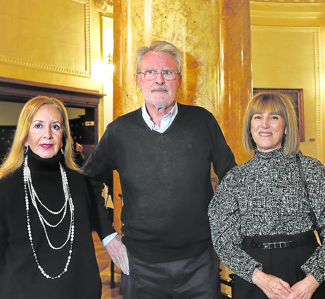 María Jesús Cava, Pedro Garmendia y María José Fernández.