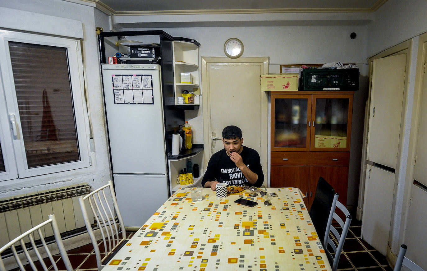 Fotos: Un piso de Vitoria da una segunda oportunidad a &#039;menas&#039; que han cumplido los 18