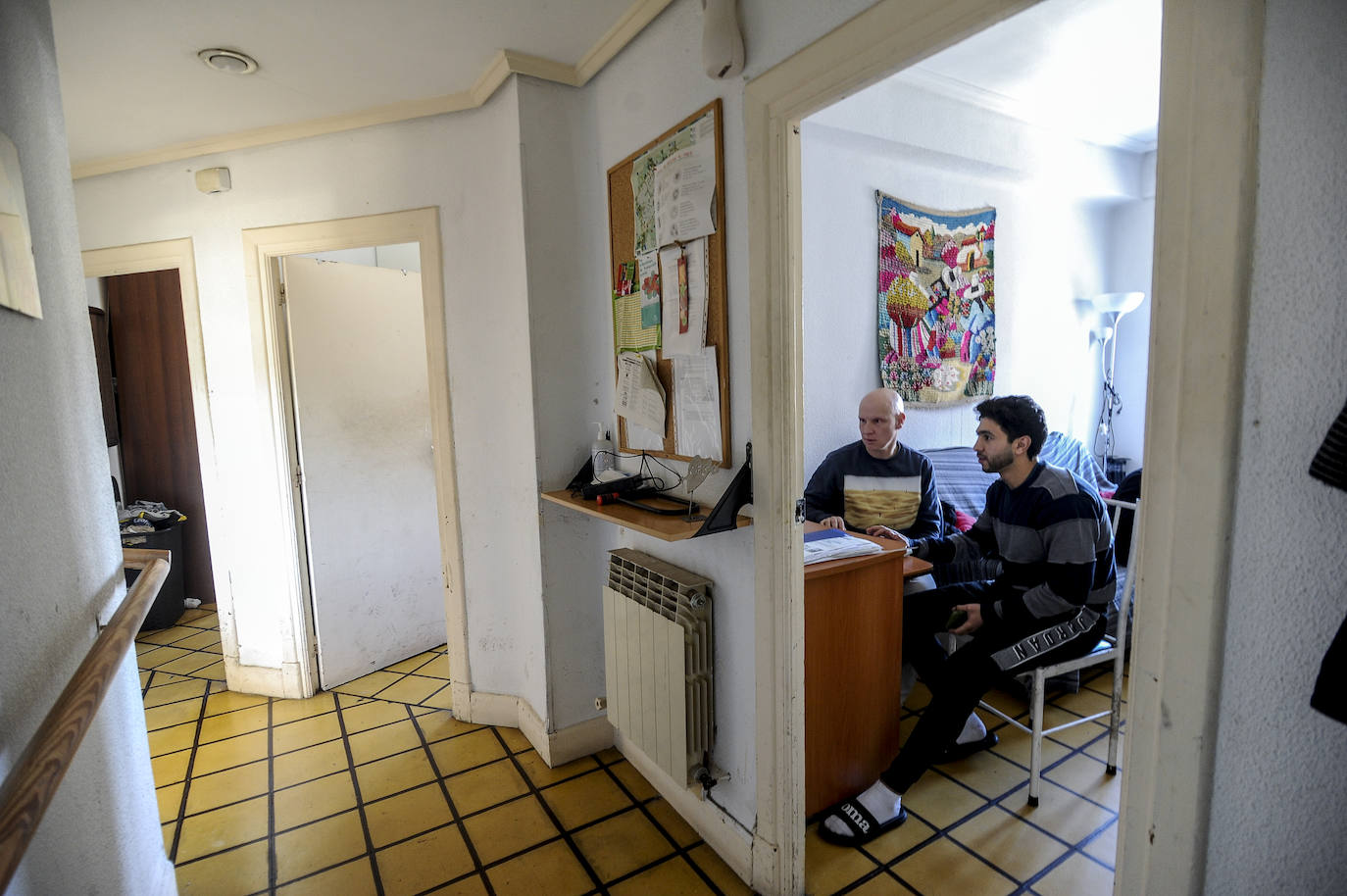 Fotos: Un piso de Vitoria da una segunda oportunidad a &#039;menas&#039; que han cumplido los 18