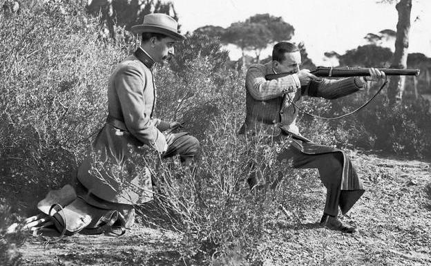 Alfonso XIII, in a hunt in Doñana