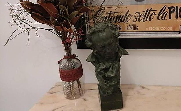 Goya a la Mejor Película Documental por 'El Año del descubrimiento' en casa de Luis Ferrón.