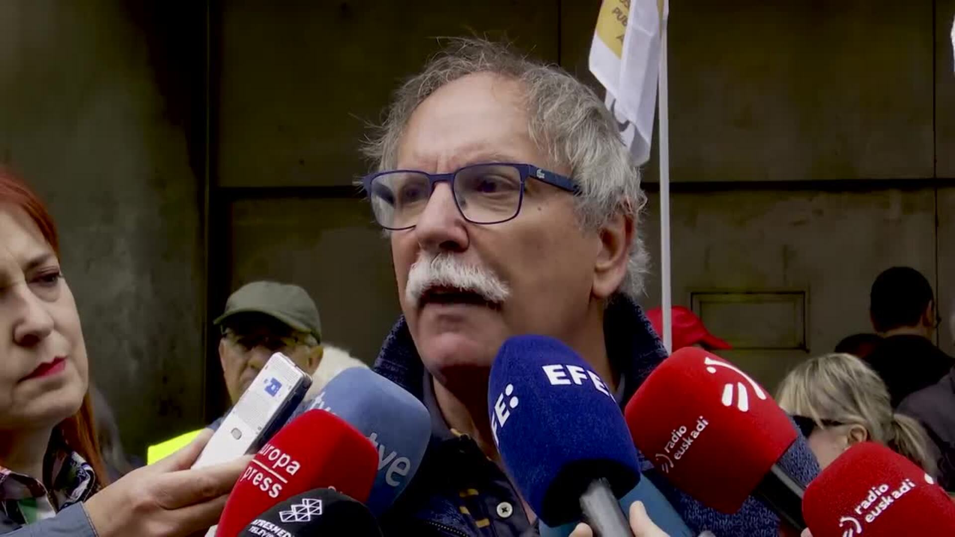 Miles de personas denuncian en Bilbao el "desmantelamiento progresivo y programado" de