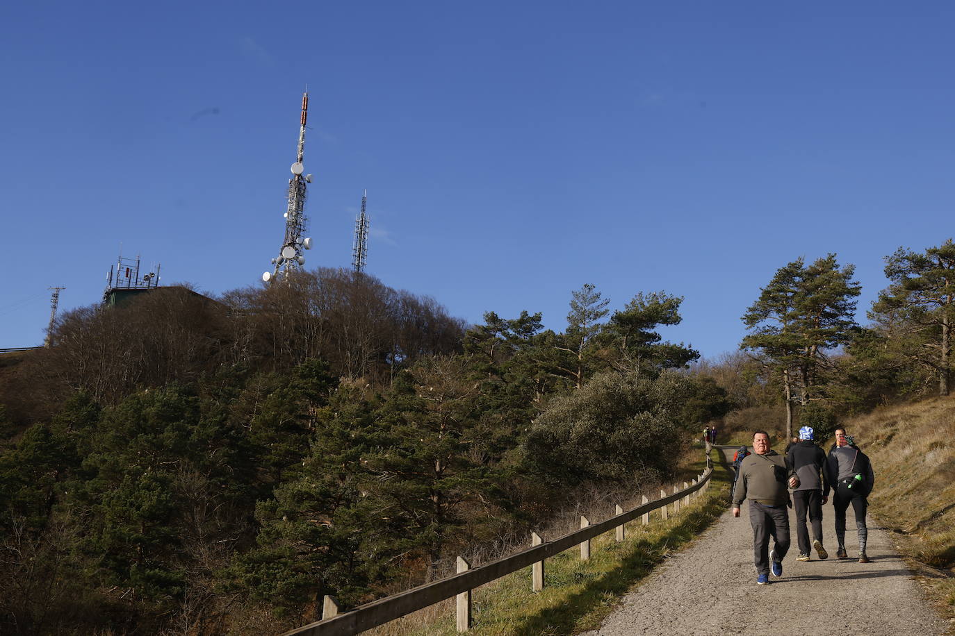 Álava da la bienvenida al Año Nuevo al sol en el Zaldiaran