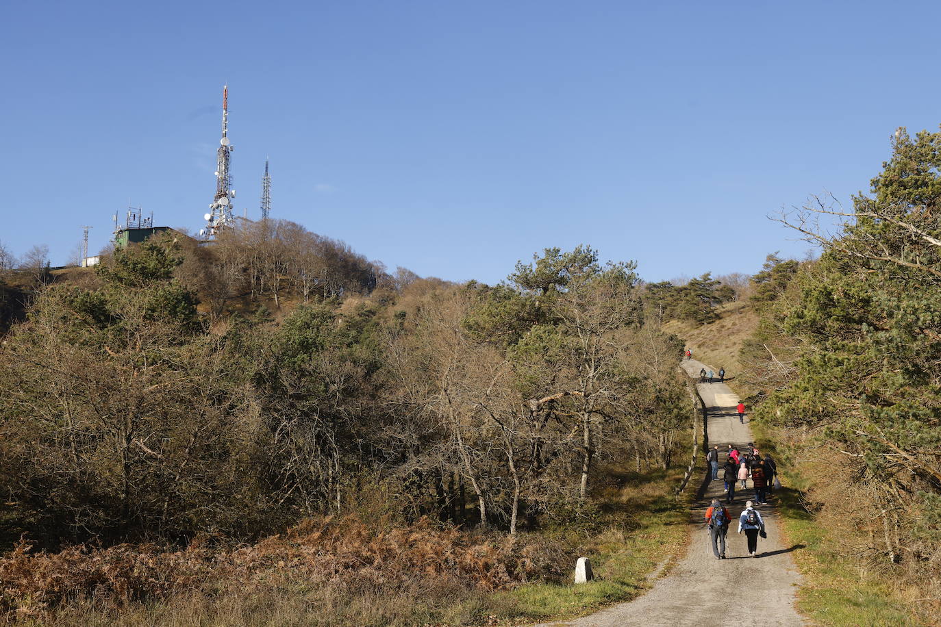 Álava da la bienvenida al Año Nuevo al sol en el Zaldiaran