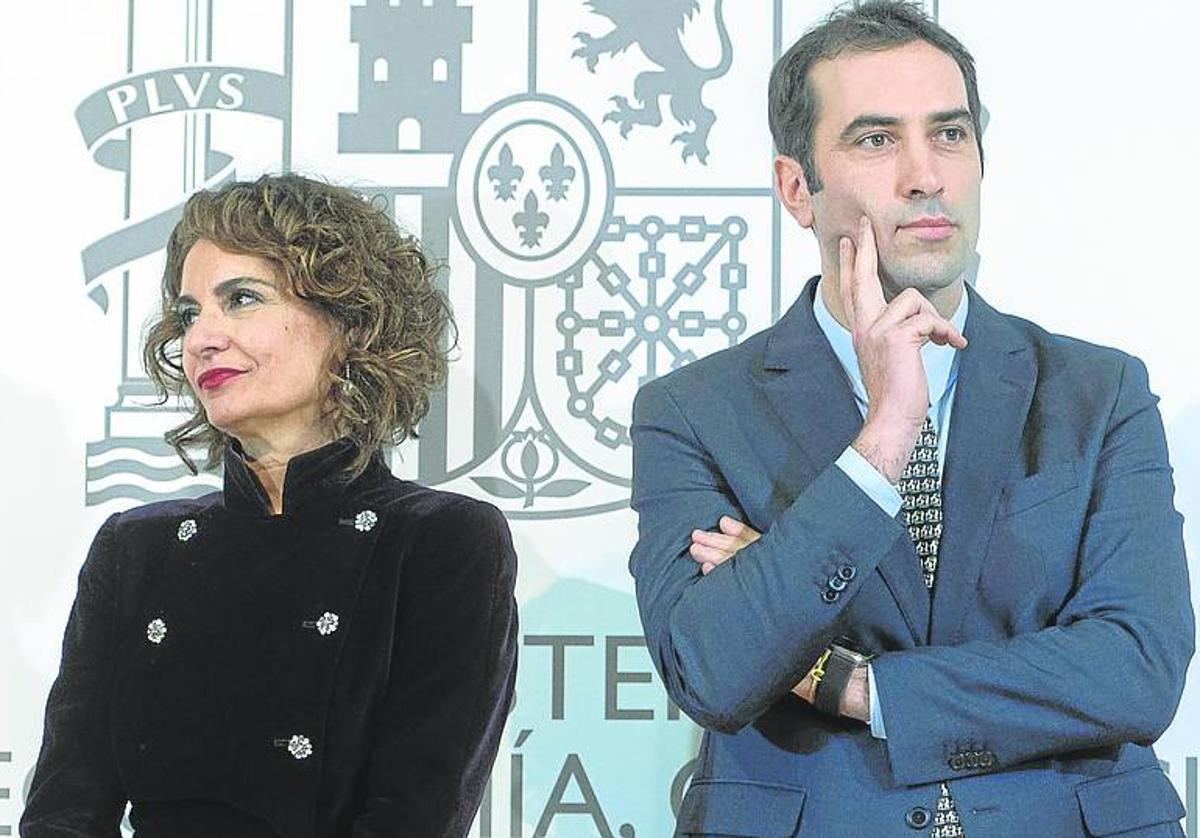 La ministra María Jesús Montero y el ministro Carlos Cuerpo.