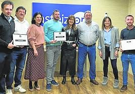 Iñaki y José Ignacio Olivan, Patricia García, Luis Hernani, Rosa García, Santiago Marquínez, Ana María Sánchez y Dani Mendiguren.