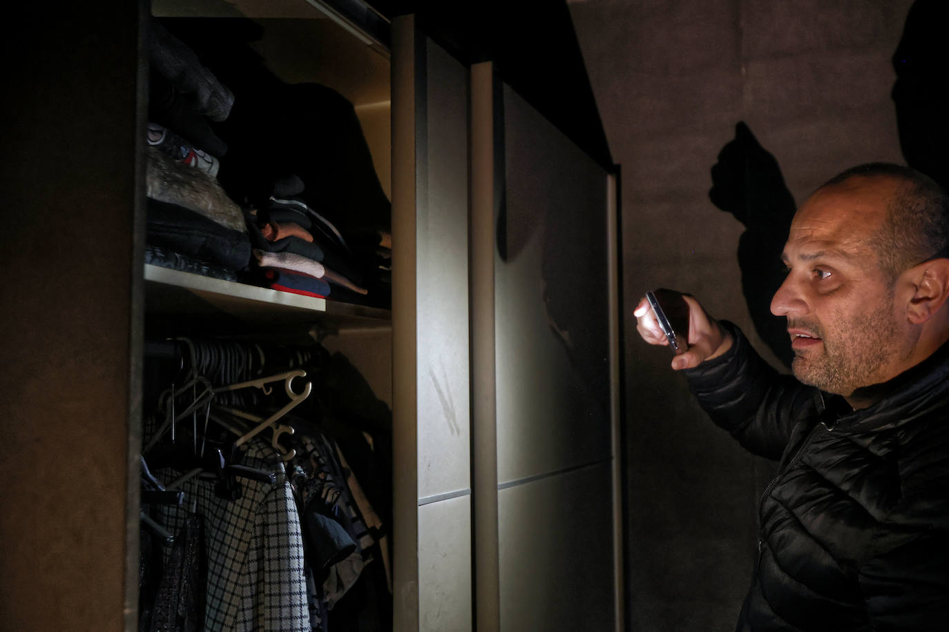 La vivienda calcinada en Rentería, desde dentro