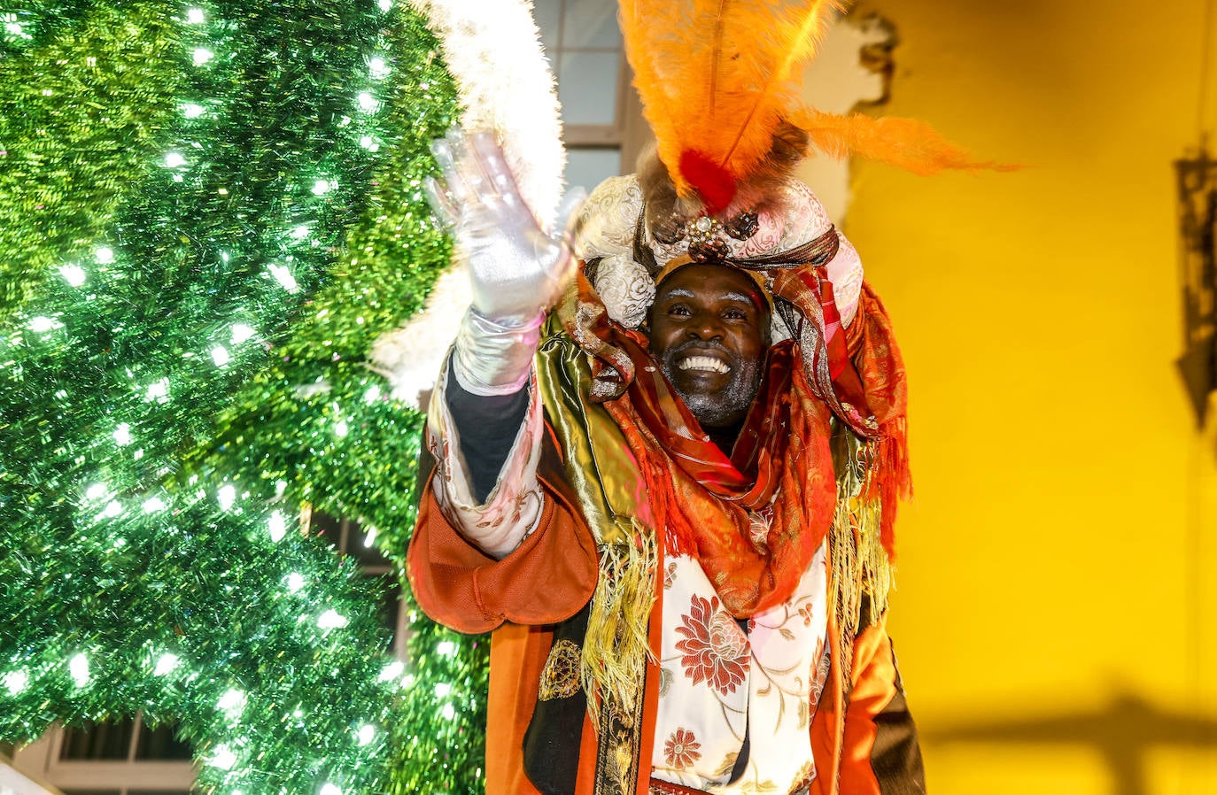 La Cabalgata de los Reyes Magos llena Vitoria de magia e ilusión