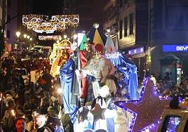 Los Reyes Magos han recorrido Basauri sin hacer paradas por las previsiones de lluvia.