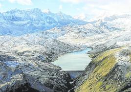 El embalse de Escarra desde la cima del Pacino.