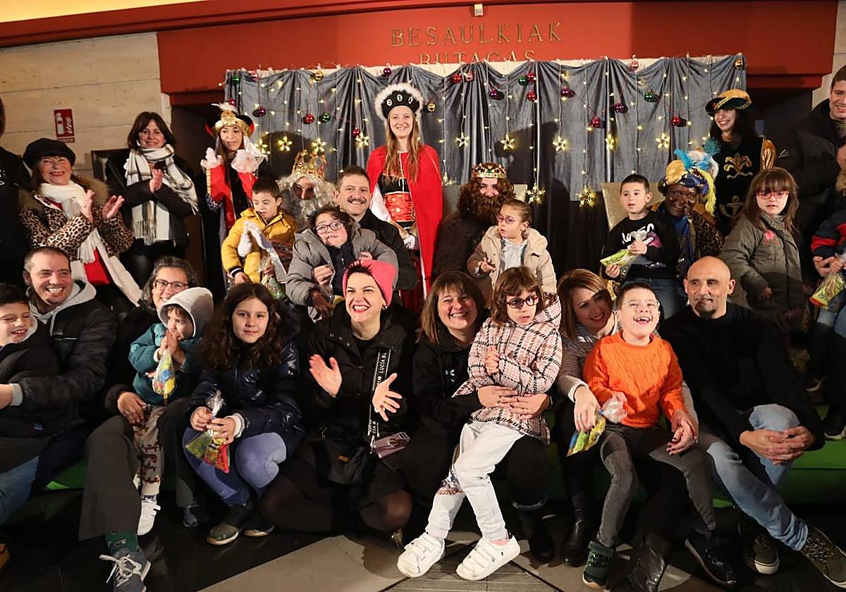 Recepción de los Reyes Magos en el Social Antzokia.