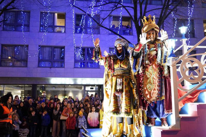 La magia de los Reyes empapa Bilbao