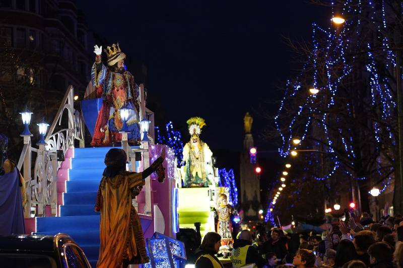 La magia de los Reyes empapa Bilbao