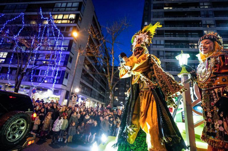 La magia de los Reyes empapa Bilbao