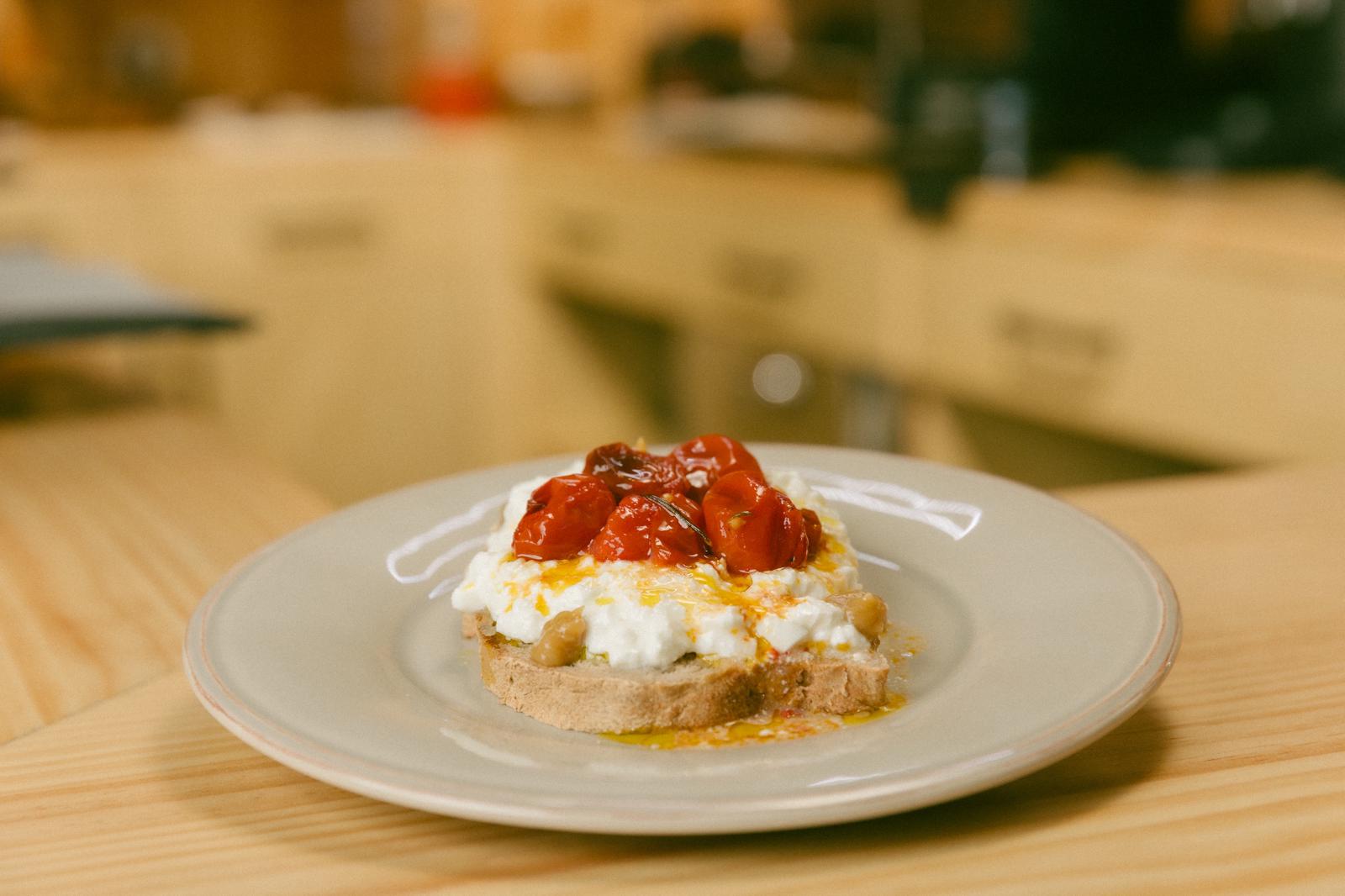 Dentro de un mercado y con mucho rollo: la nueva cafetería de Bilbao para tomar el &#039;brunch&#039;