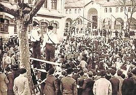 Imagen de una sesión de baile en la Plaza de San Pedro de Deusto.