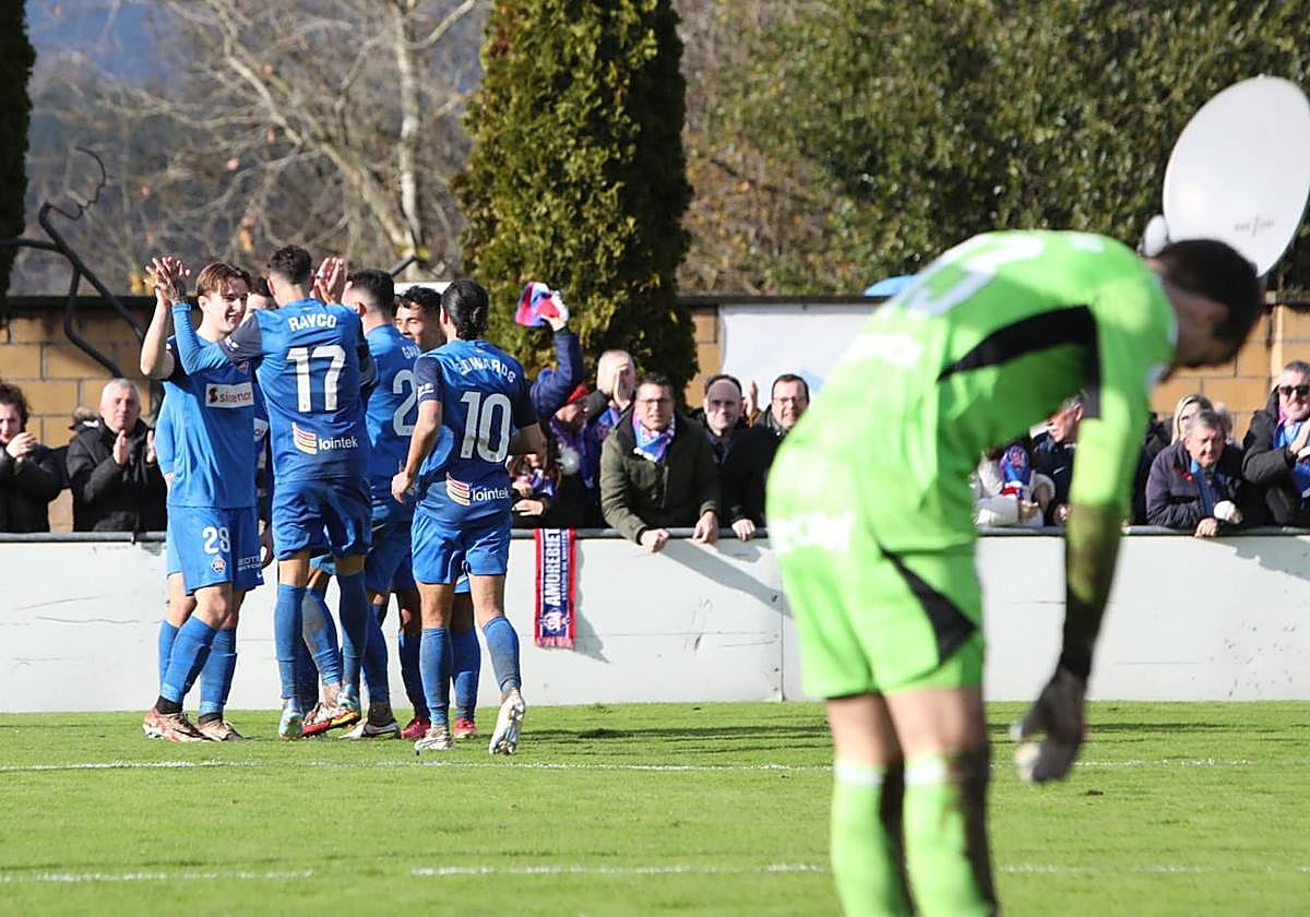 El Amorebieta se va al descanso con el marcador por delante de los gallegos.