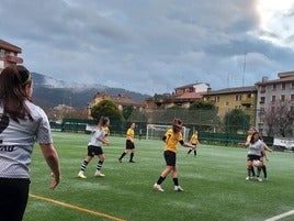 La intensidad y las jugadas fueron mejorando a medida que pasaban los minutos.