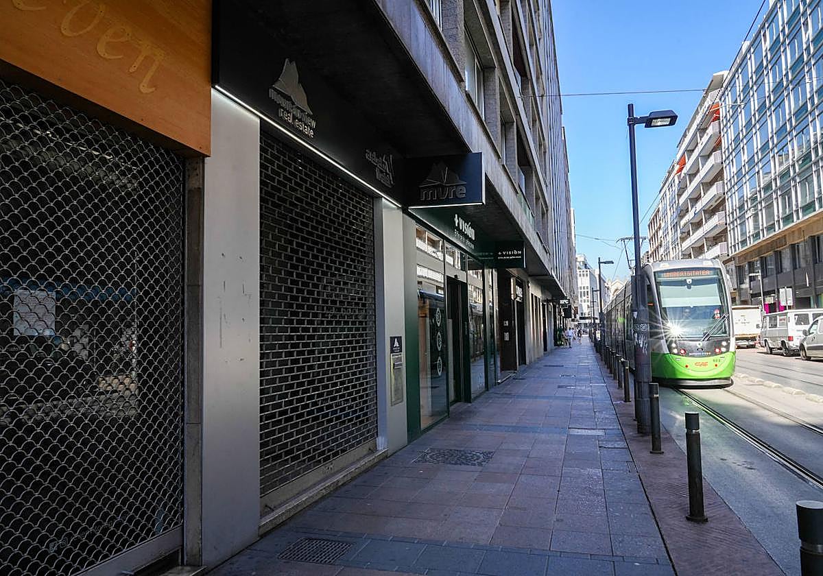Una calle del centro de Vitoria.