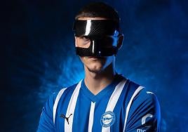Rafa Marín, con la máscara que lucirá en el partido.
