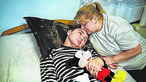 Ana Claudia Ionita ha entregado su vida a la recuperación, aunque mínima y muy lenta, de su hijo 'Alex'.