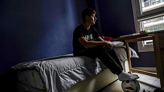 Cristian no puede andar largas distancias ni estar mucho tiempo sentado.