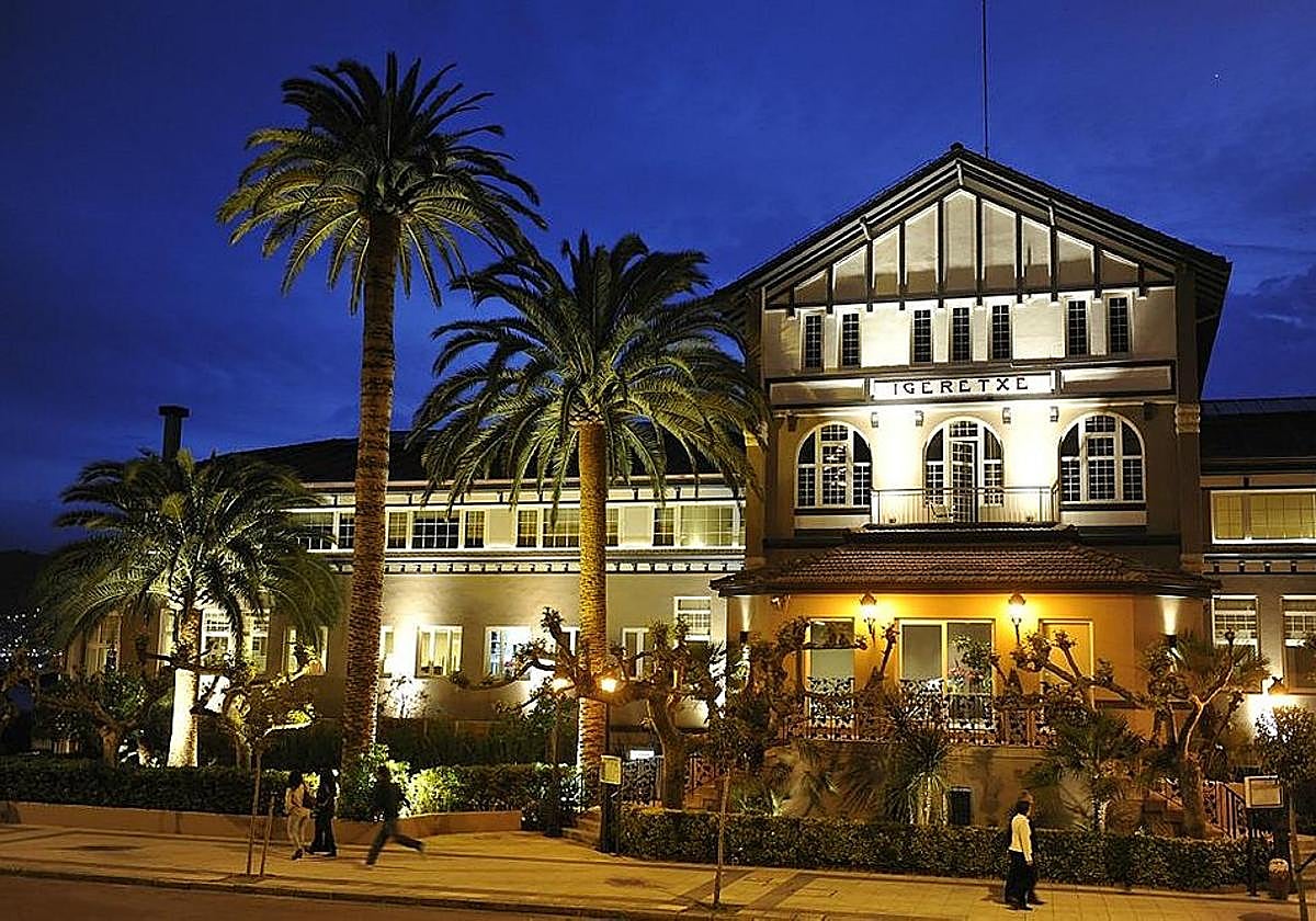 Varios establecimientos ofrecen la posibilidad a sus clientes de alojarse en habitaciones con vistas al mar.
