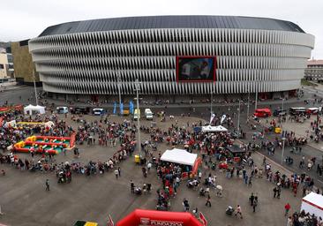 Actividades, música y comida junto a San Mamés antes del derbi entre el Athletic y la Real Sociedad