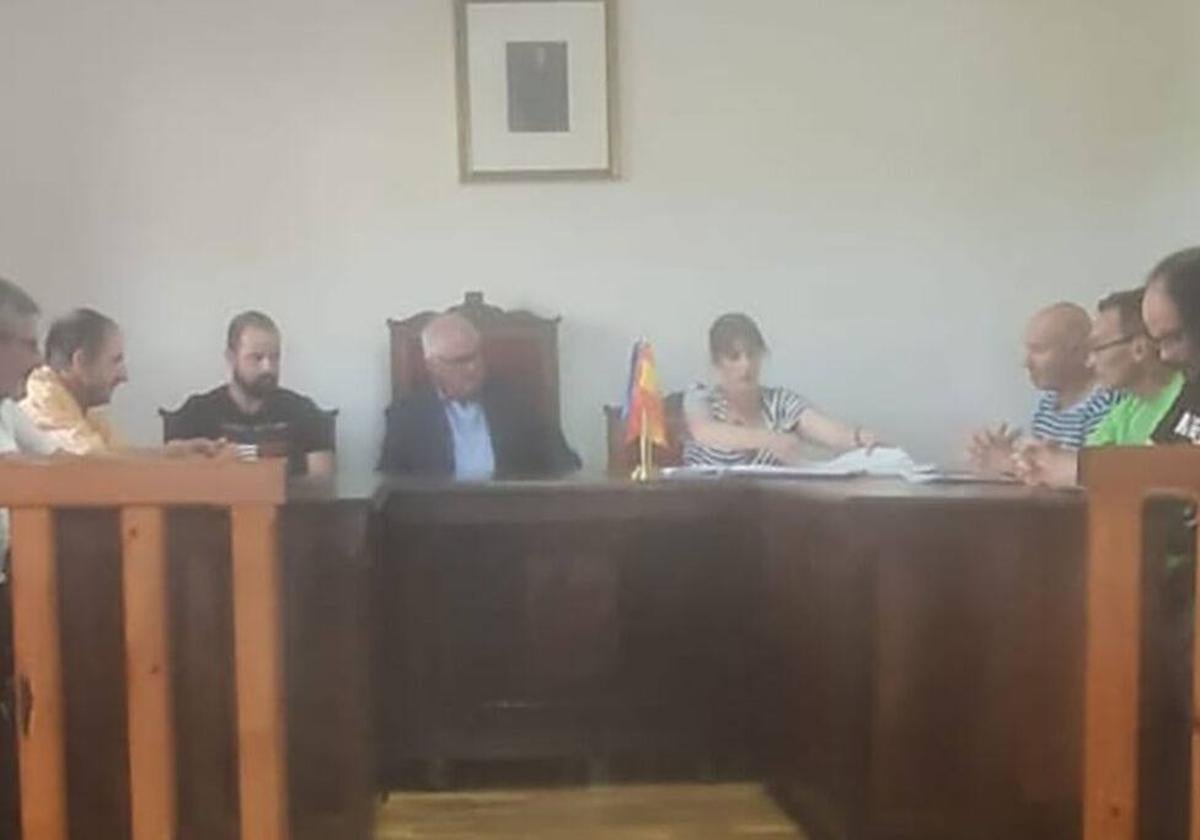 Pleno en la Merindad de Montija, con el alcalde, Florencio Martinez