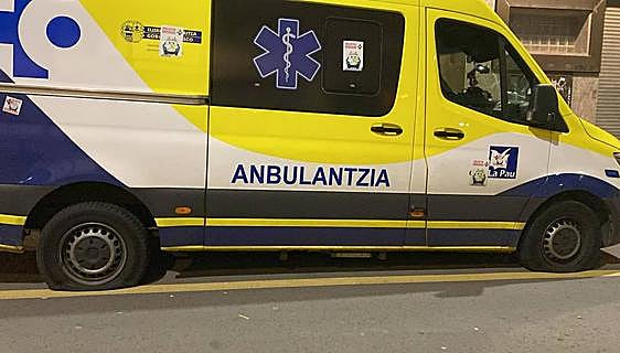 Sabotean una ambulancia mientras atendía en Bermeo a una mujer, que ha fallecido