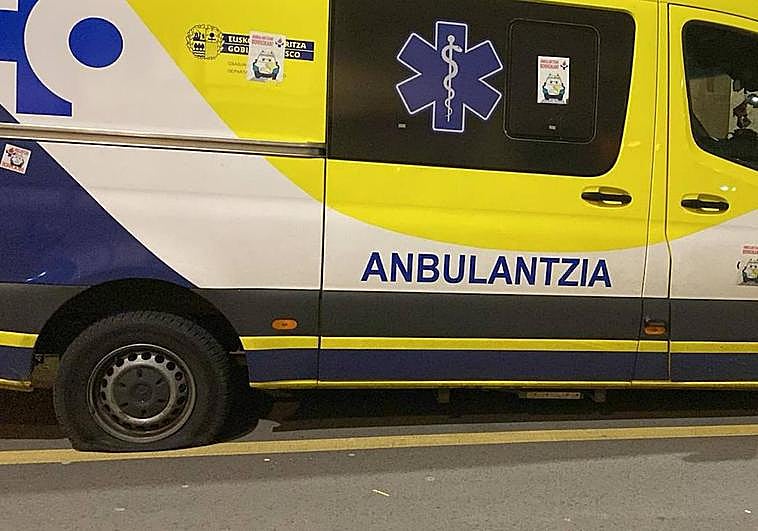 Sabotean una ambulancia mientras atendía en Bermeo a una mujer, que ha fallecido