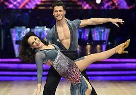El bailarín bilbaíno tuvo de pareja en una de las ediciones del programa de la BBC a la actriz Lesley Joseph.