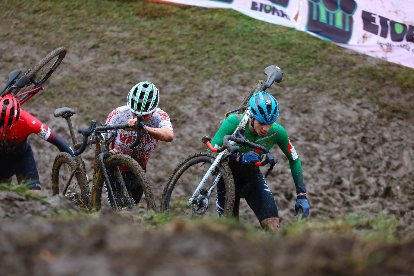 Campeonato de España de ciclocross celebrado en Amurrio. Gorka Corres se cuelga el bronce