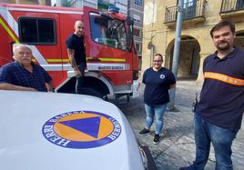 Miembros del equipo de voluntarios de Protección Civil de Bermeo.