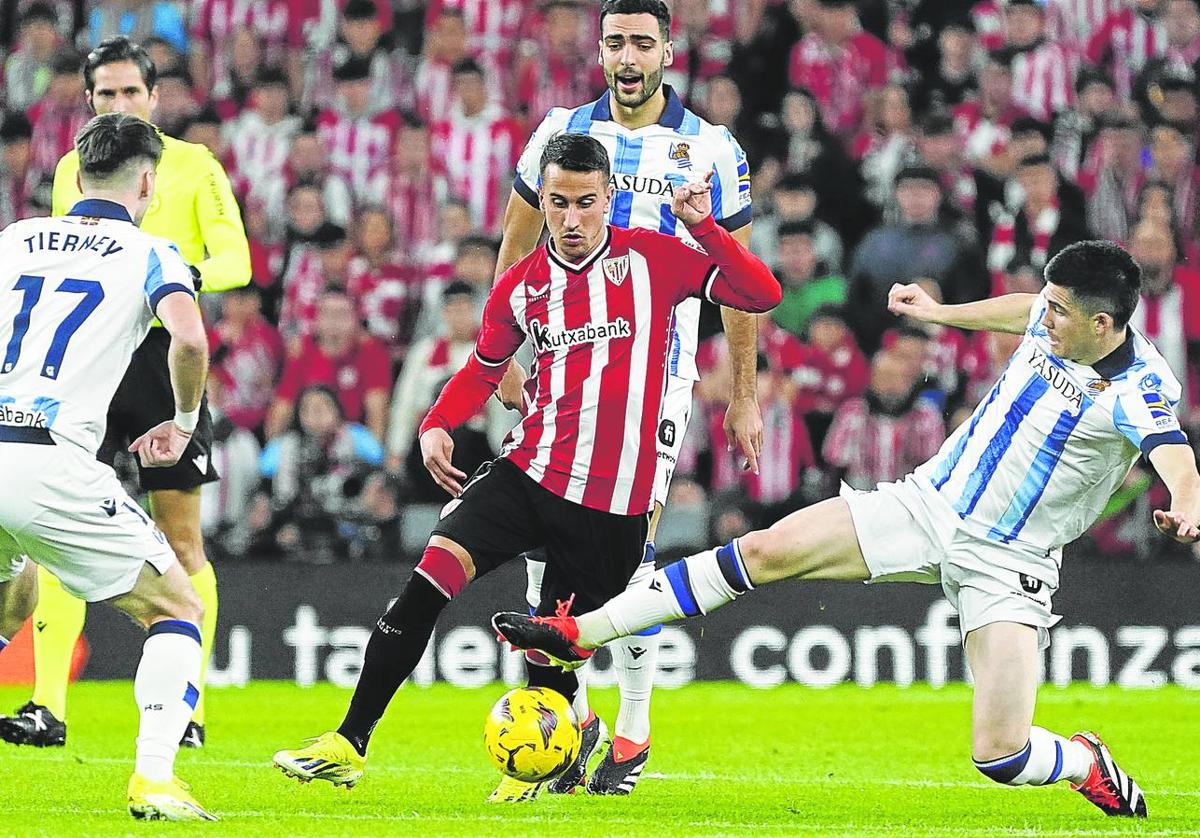 Berenguer fue al autor de los dos goles en el derbi. El navarro, que ha vuelo al once con la marcha de Iñaki Williams, ya suma cuatro tantos, los mismos que marcó en toda la pasada temporada.