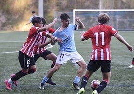 Artitz Conde en un partido del Antiguoko ante el Athletic. /