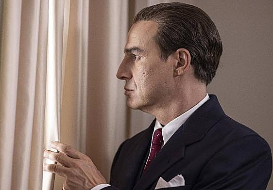 Alberto San Juan habla francés y euskera en la piel del modisto de Getaria.