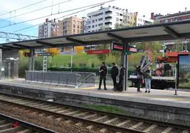 La línea de tren es uno de los medios de comunicación habituales en Llodio y Amurrio para ir a Bilbao.